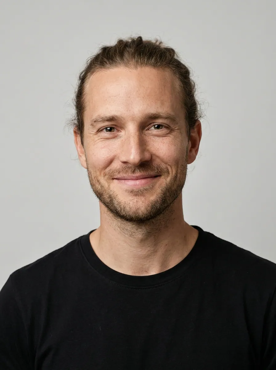 AI model Liam ile oluşturulmuş erkek moda fotoğrafı